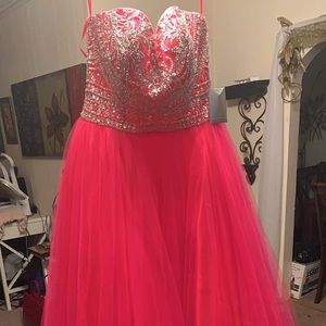 Pink prom dress it’s floor length